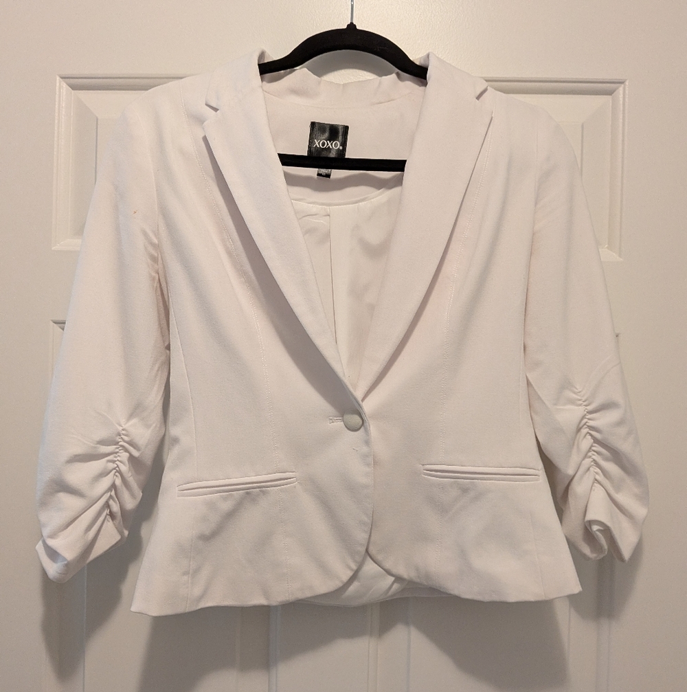 XOXO White Ruched-Sleeve Cropped Blazer